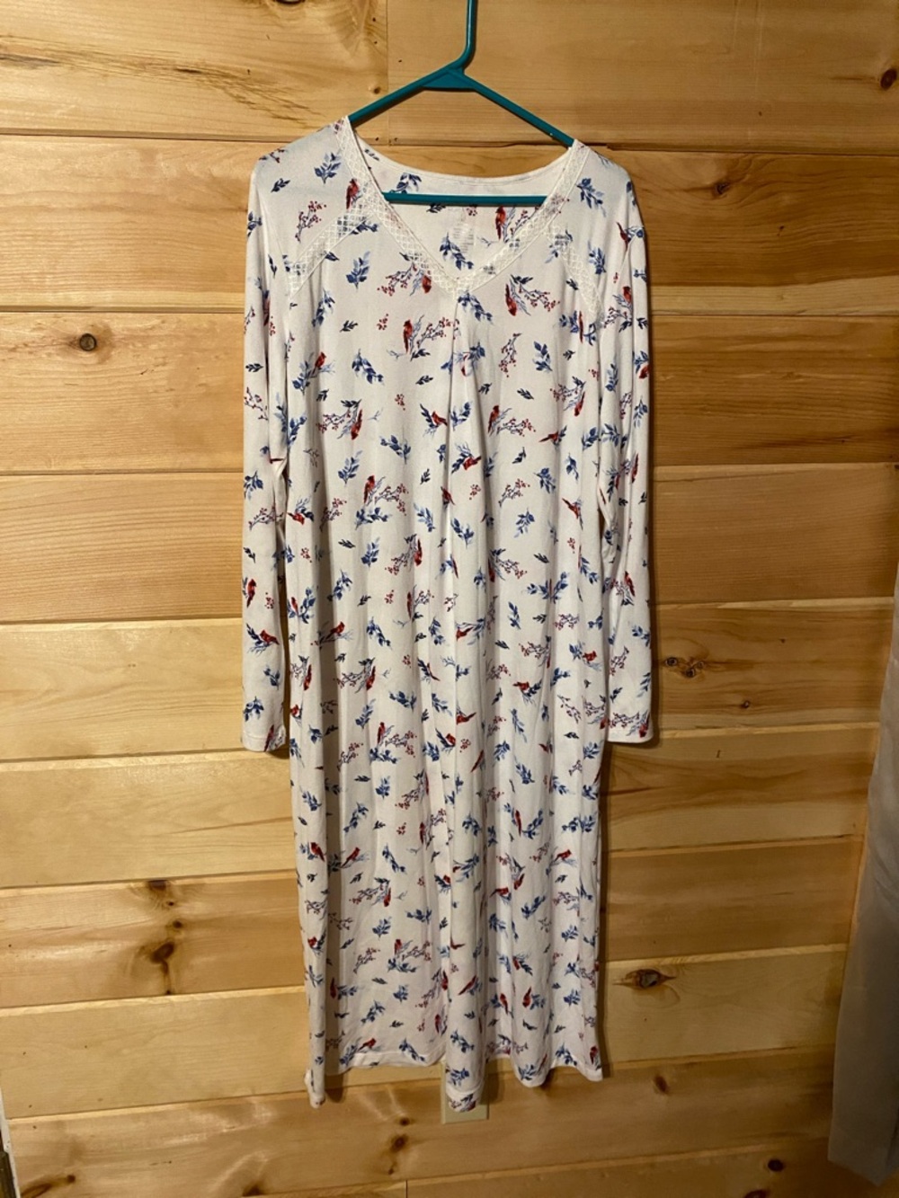 $9 Croft & Barrow large Cream Long-Sleeve Nightgown with Red cardinals